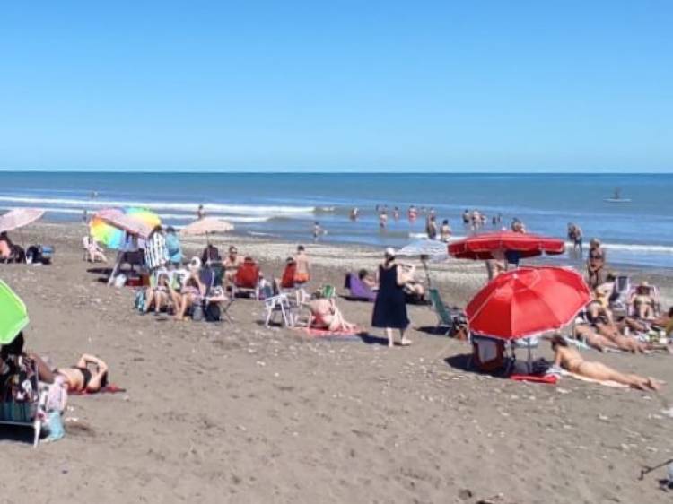 Pehuen Co tuvo gran afluencia de turistas y visitantes durante el fin de semana largo 