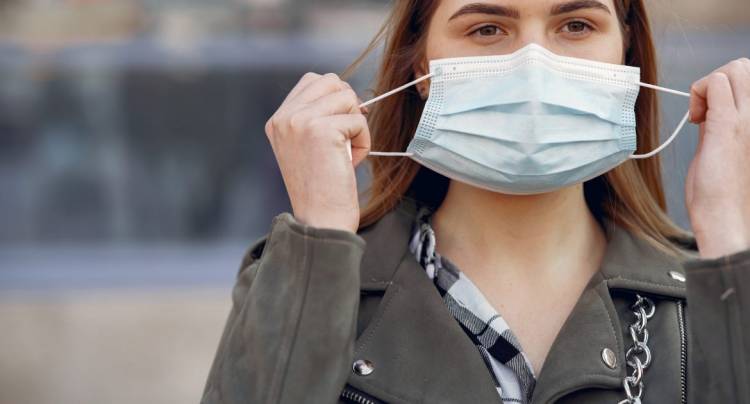 Por el aumento de casos de COVID, el Gobierno Bonaerense recomendó volver a usar barbijos