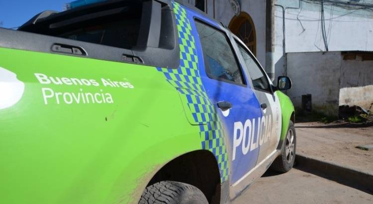 Delincuentes maniataron y golpearon a un hombre para robarle dinero y pertenencias personales