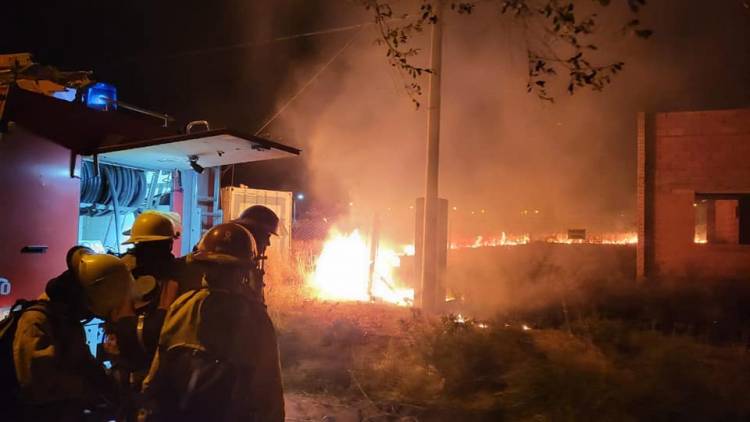 Bomberos Voluntarios acudieron al primer incendio del 2023