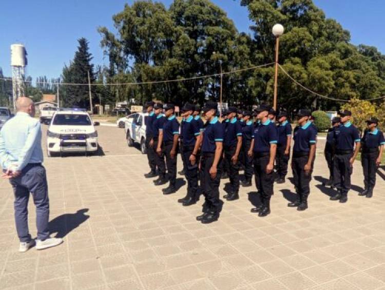 En Pehuen Co, el Intendente Uset dio la bienvenida a los 27 efectivos que reforzarán la seguridad en el Operativo Sol 