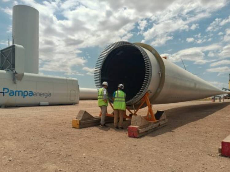 Uset visitó el Parque Eólico de Pampa Energía donde avanza la instalación de nuevos aerogeneradores 