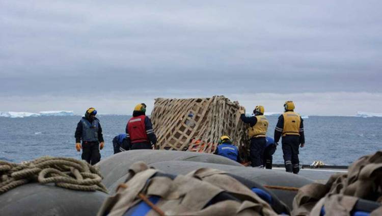 El rompehielos ARA “Almirante Irízar” reabasteció Marambio en la Antártida