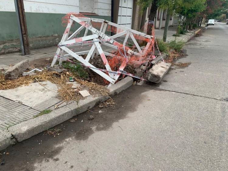 “Las tareas inconclusas de reparación y mantenimiento de ABSA se están convirtiendo en un serio peligro para los vecinos rosaleños”