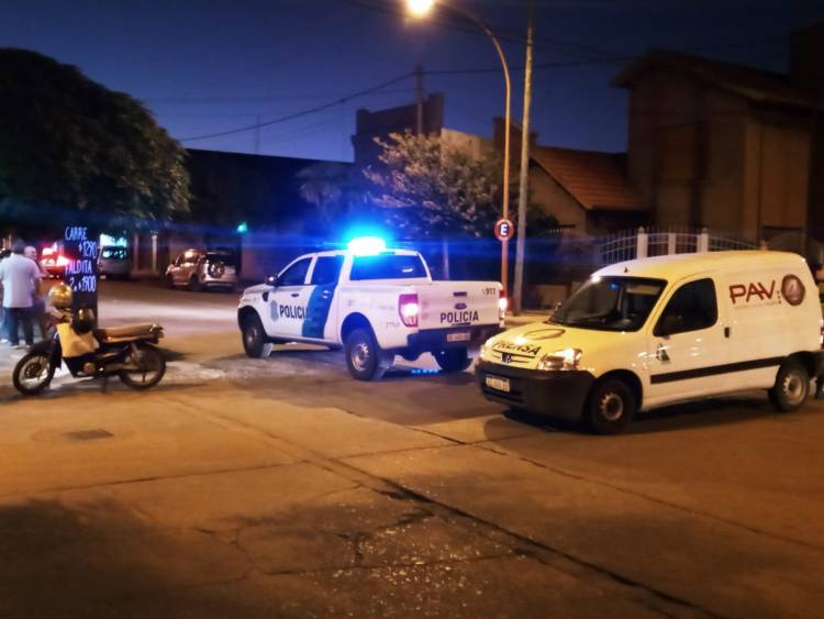 Una motociclista debió ser trasladada al Hospital tras protagonizar un accidente de tránsito
