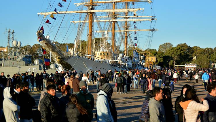 Este domingo se podrá visitar la Fragata Libertad en Puerto Belgrano