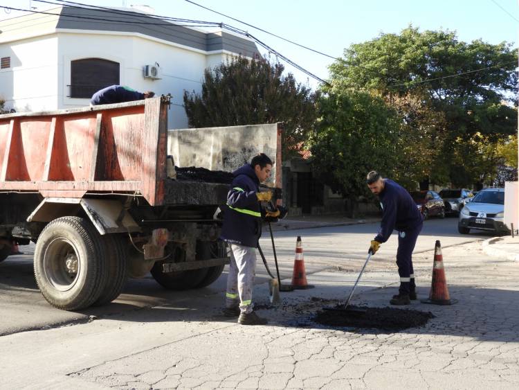Continúan los trabajos de bacheo del Municipio en distintos sectores de la ciudad