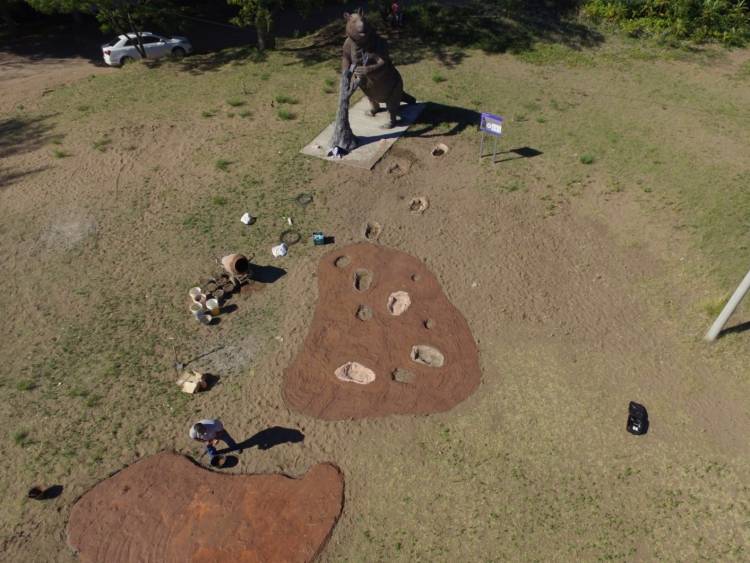 El Municipio de Coronel Rosales avanza con la etapa final de la plaza paleontológica de Pehuen Co 