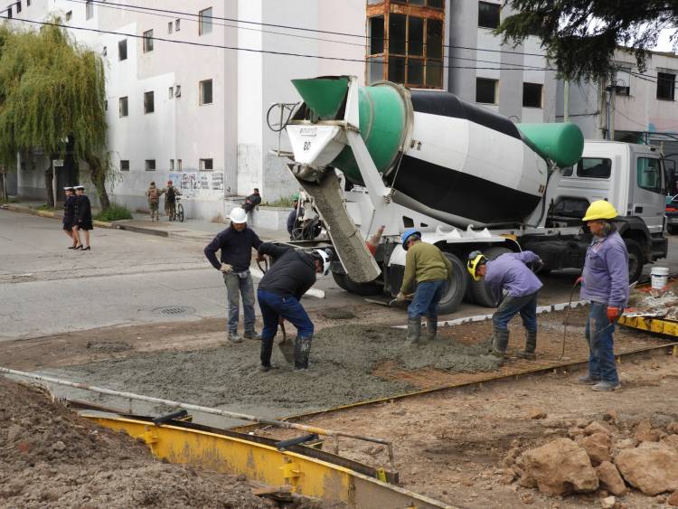 Nuevos avances en la obra del Municipio para egreso de la BNPB por calle Urquiza