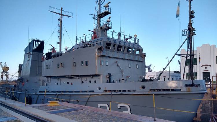 El aviso ARA “Bahía Agradable” ingresó a dique de carena para su alistamiento en la Campaña Antártica de Verano 2023/24