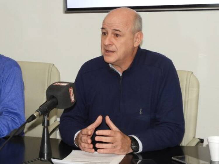 El Intendente Uset aclaró que no recibió ayuda de parte de la Provincia para el desfile
