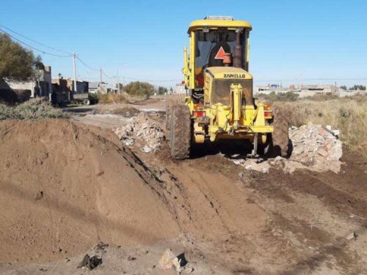 Desde el Municipio de Coronel Rosales se continúa la reparación y mantenimiento de calles de tierra  