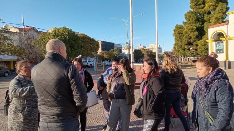 Un grupo de vecinos reclaman por el servicio de agua para más de 60 familias