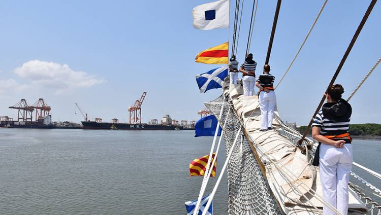 Guayaquil le dio la bienvenida a la fragata ARA «Libertad»