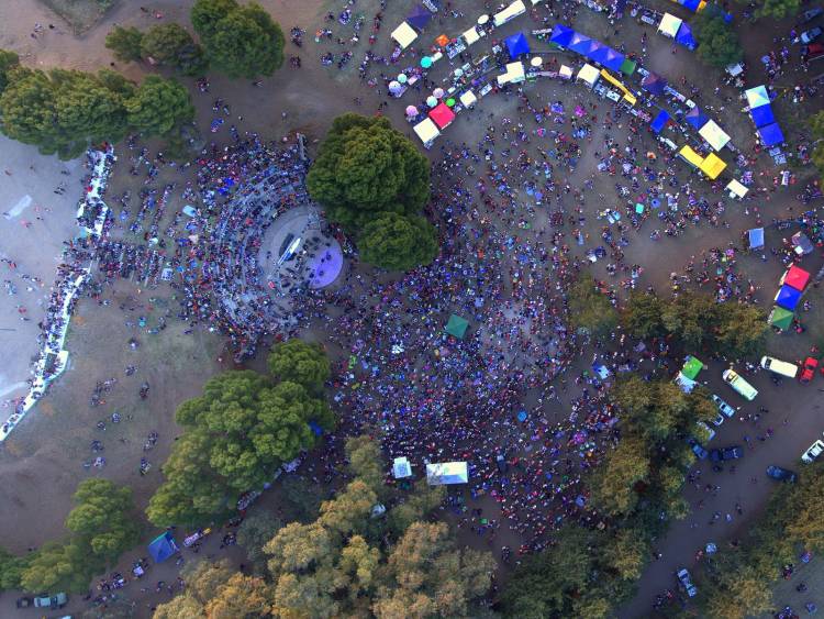 Miles de personas asistieron al cierre de los festejos por el Día de la Primavera en el Parque San Martín
