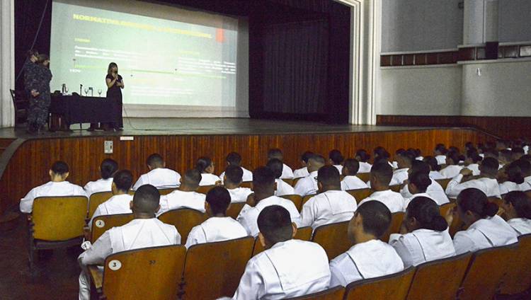 Aspirantes de la Escuela de Suboficiales participaron de charlas de sensibilización en género
