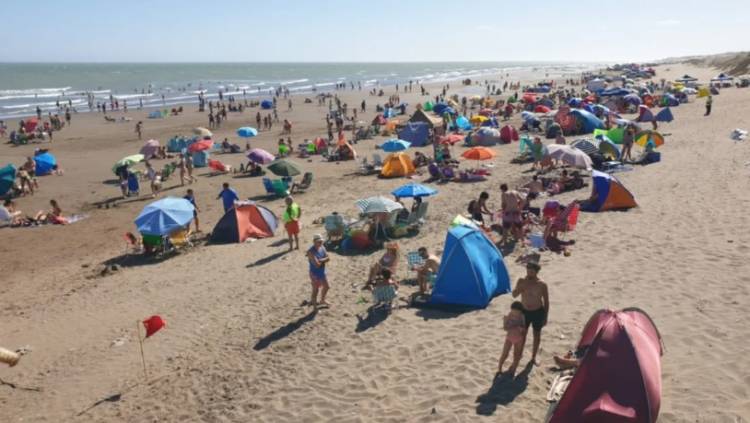 Pehuen Co repleto de turistas los fines de semana