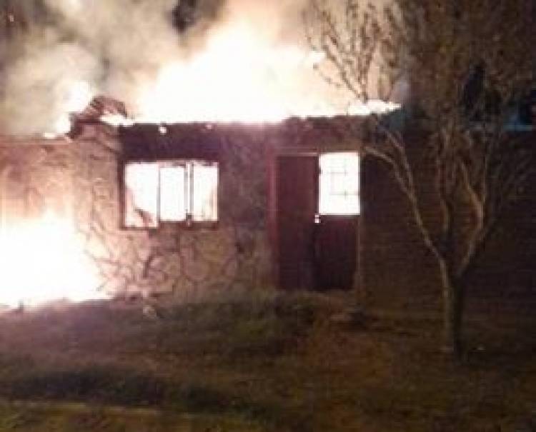 El dueño de la casa incendiada dijo que “los daños fueron totales, me quedé sólo con lo puesto”