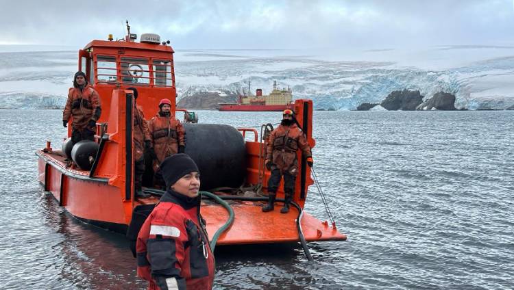Se abasteció de combustible a la Base Antártica Científica Carlini