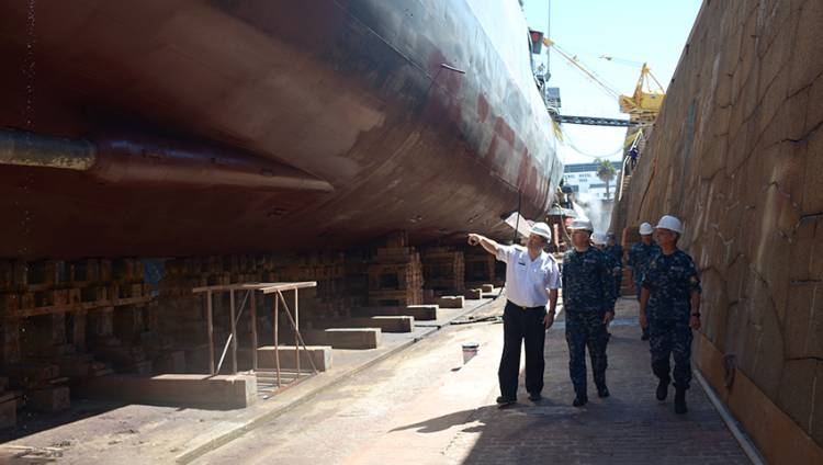 Autoridades navales se interiorizaron sobre las tareas que se realizan en el Arsenal Naval Puerto Belgrano