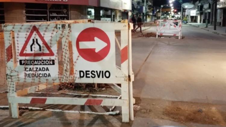 Piden al Municipio que arregle las calles donde rompió ABSA y se lo cobre a Provincia