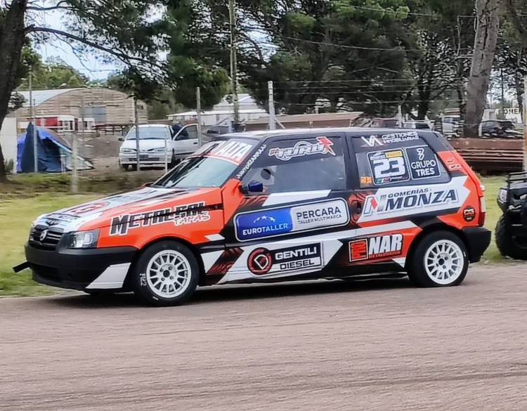 El Puntaltense Juan Pablo Izarra no tuvo un buen fin de semana en el Fiat Uno Pista