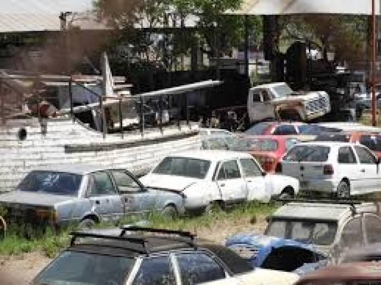 Se pide que se compacten los vehículos secuestrados en corralones municipales