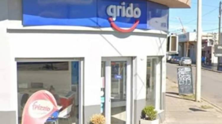 Un delincuente encapuchado y armado asaltó una heladería de nuestra ciudad