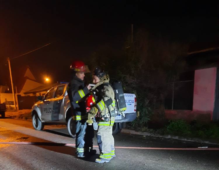 Bomberos Voluntarios fueron alertados por el incendio de vivienda pero era una alarma de humo