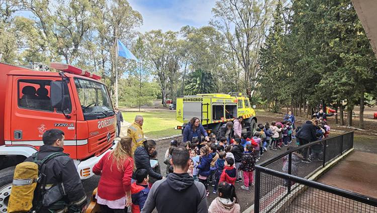 Se realizó un simulacro de incendio en el Jardín de Infantes de Puerto Belgrano