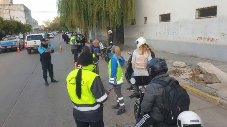 Ruidos molestos y picadas: triplican multas en Coronel Rosales