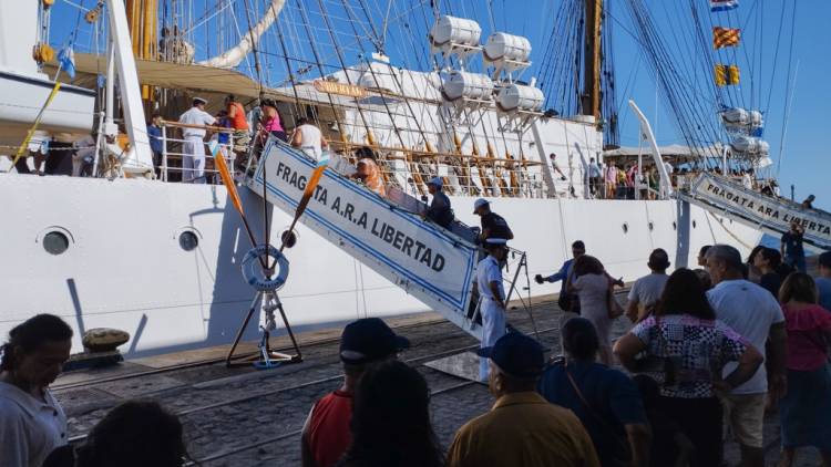 La fragata ARA “Libertad” zarpó de Recife tras numerosas actividades