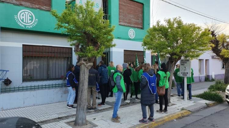 Exámenes y retiro voluntario: un diciembre complejo para el personal civil de la Armada