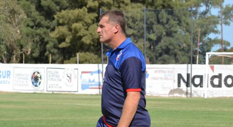Horacio Schumacher dejó de ser el director técnico del Club Rosario Puerto Belgrano