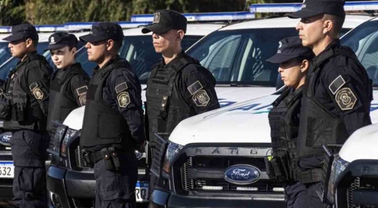 Anuncian un nuevo aumento salarial para los policías de la Provincia de Buenos Aires