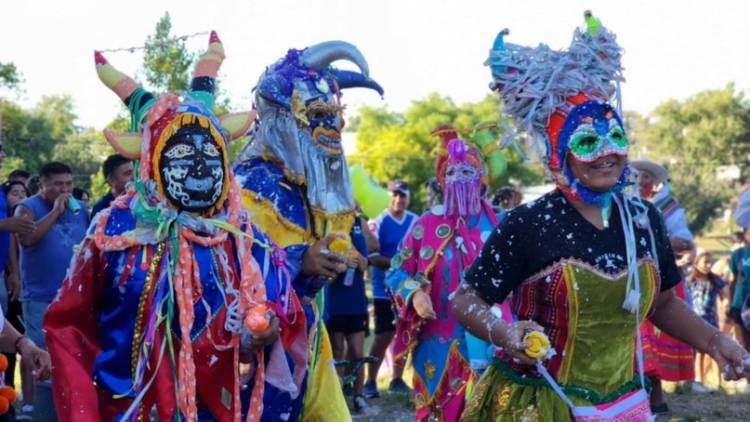 Residentes jujeños festejaron el desentierro del carnaval