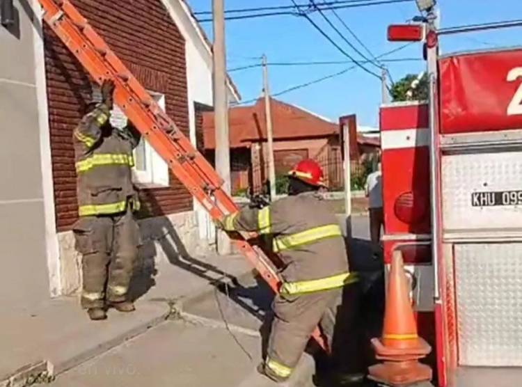 Un hombre que colocaba membranas en un techo, resultó con quemaduras en su cuerpo 