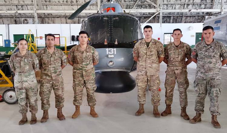 Guardiamarinas en comisión realizan prácticas profesionales en Puerto Belgrano