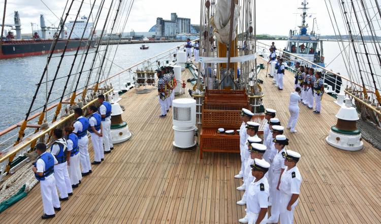 La Fragata ARA “Libertad” se despidió de Recife, Brasil