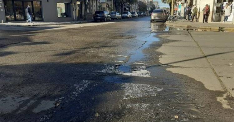 Fuerte helada en Punta Alta dejó esquinas peligrosas e intransitables por el hielo y la escarcha