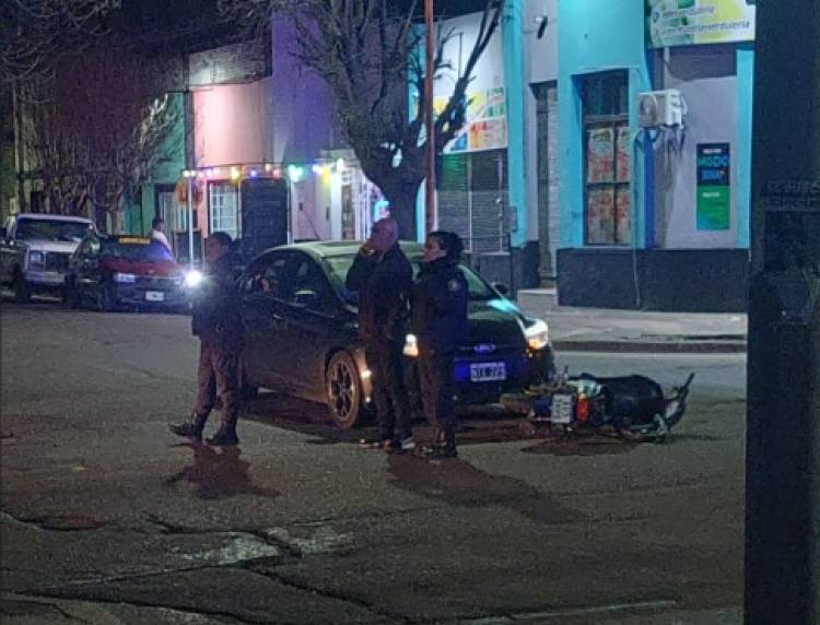 Una motociclista herida en un accidente de tránsito en la esquina de Urquiza y Brown