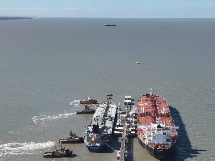 Operaron por primera vez tres buques petroleros en simultáneo en Puerto Rosales