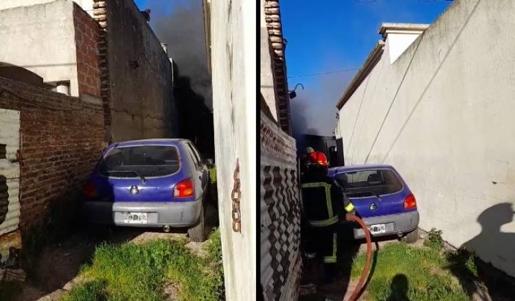 Cuatro vehículos destruidos tras el incendio en un taller de la zona norte