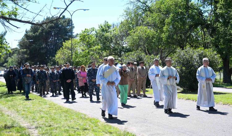 Peregrinación y misa castrense en la Base Naval Puerto Belgrano