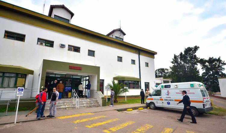 Llegaron pagos de FUSANA a profesionales, pero el Hospital Naval sigue en alerta