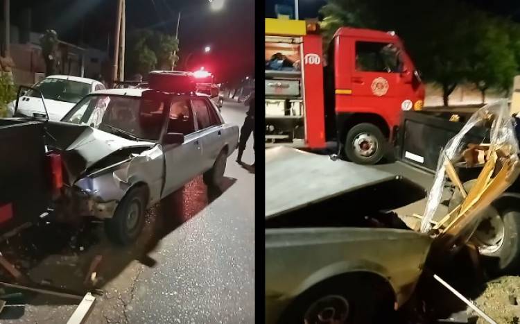 Un auto impactó de frente con un carro que se desenganchó de una camioneta