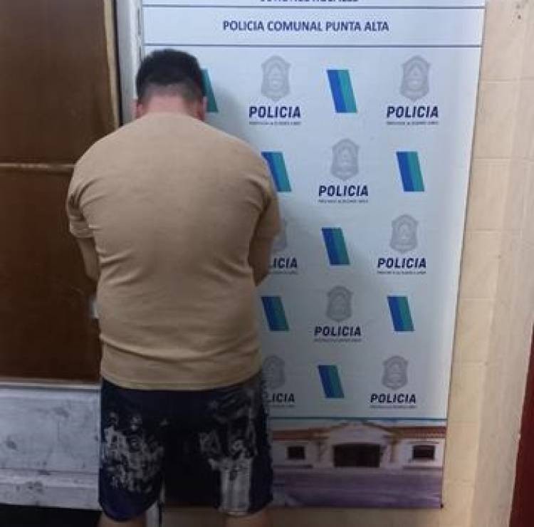 Policía secuestró un revólver y aprehendieron a un hombre con paradero actívo