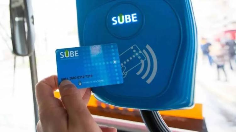 ¿Qué trámite tienen que hacer los alumnos que viajan en colectivo para obtener descuento de 50 por ciento?