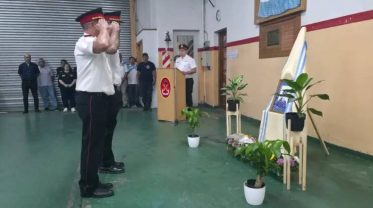 Se realizó un homenaje al Bombero Néstor Siracusa