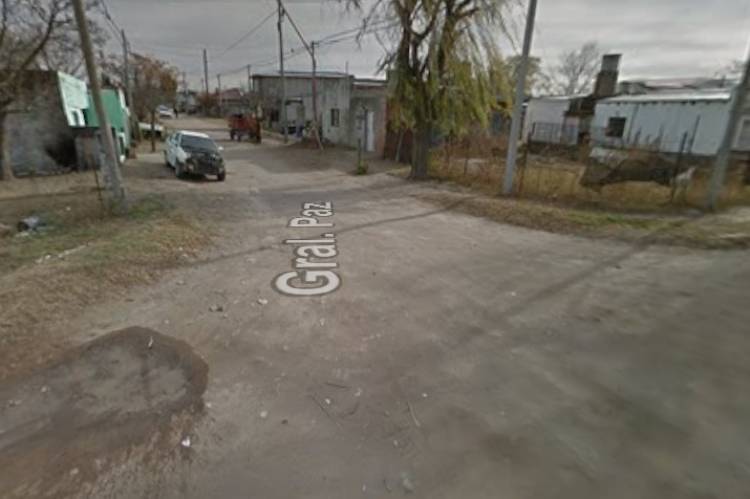 Un camión recolector del Municipio quedó varado en una calle de tierra
